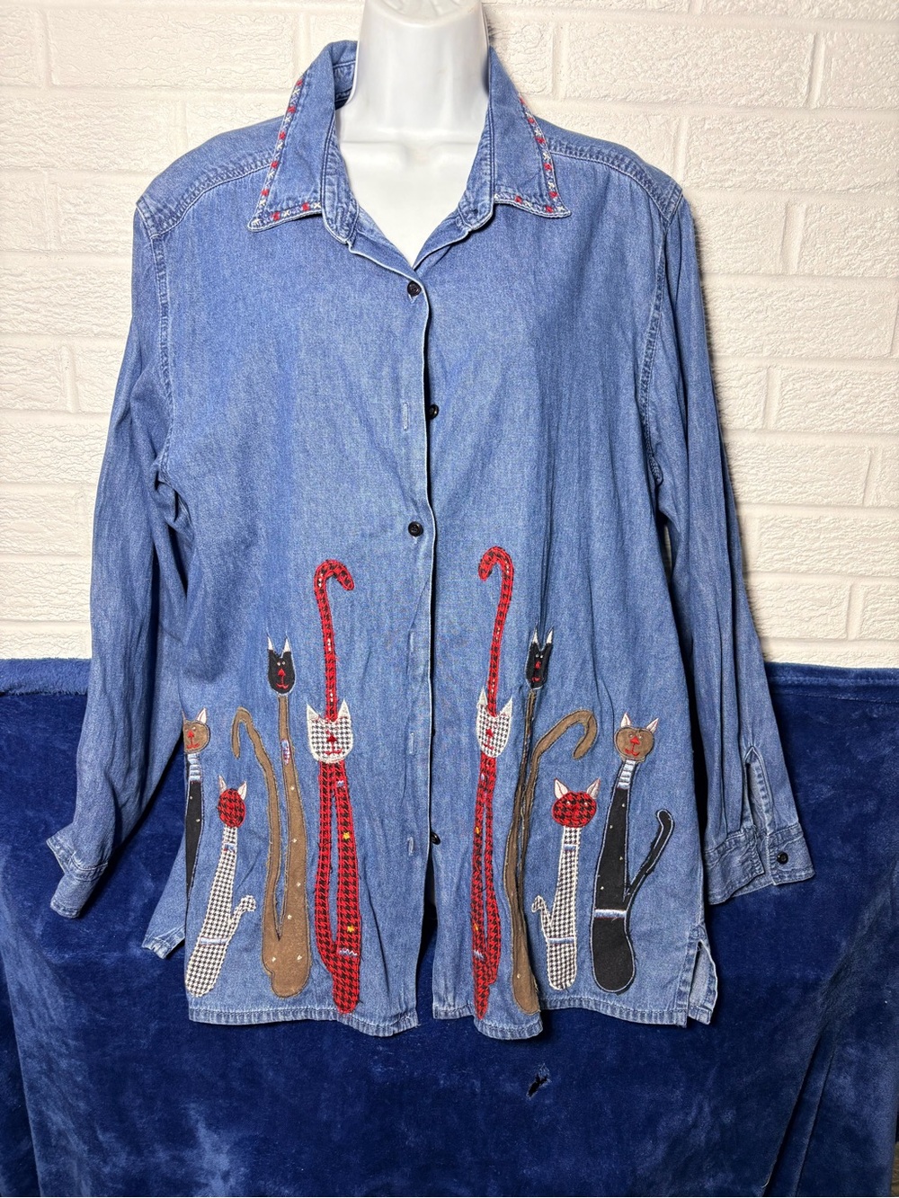 Vintage Denim women’s Long-Sleeve Shirt with Cat Applique - Blue